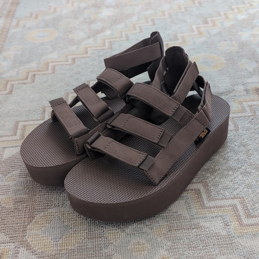 Teva Flatform Mevia Sandals in Acorn